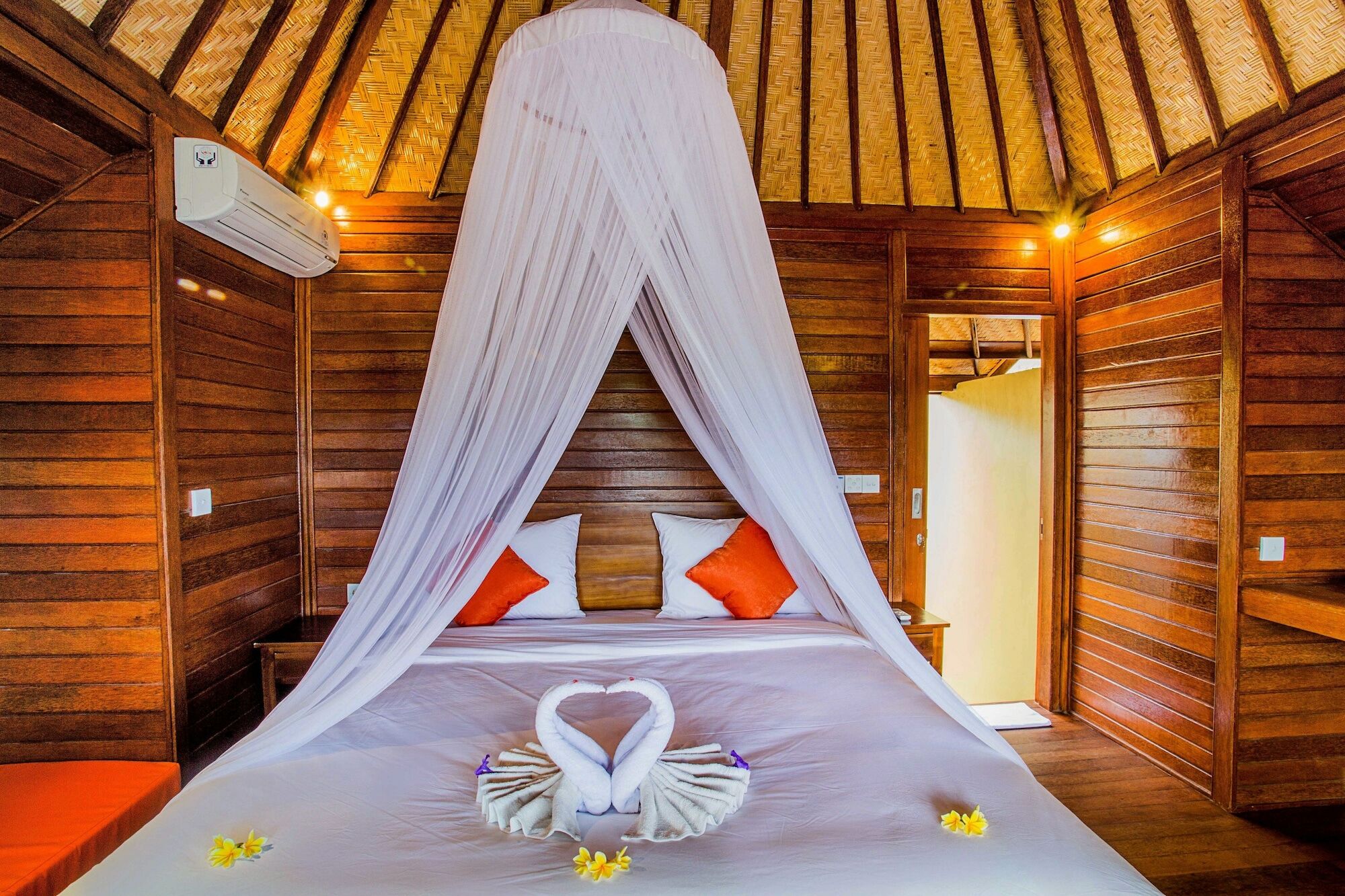 Samanta Huts Hotel Nusa Lembongan  Ngoại thất bức ảnh
