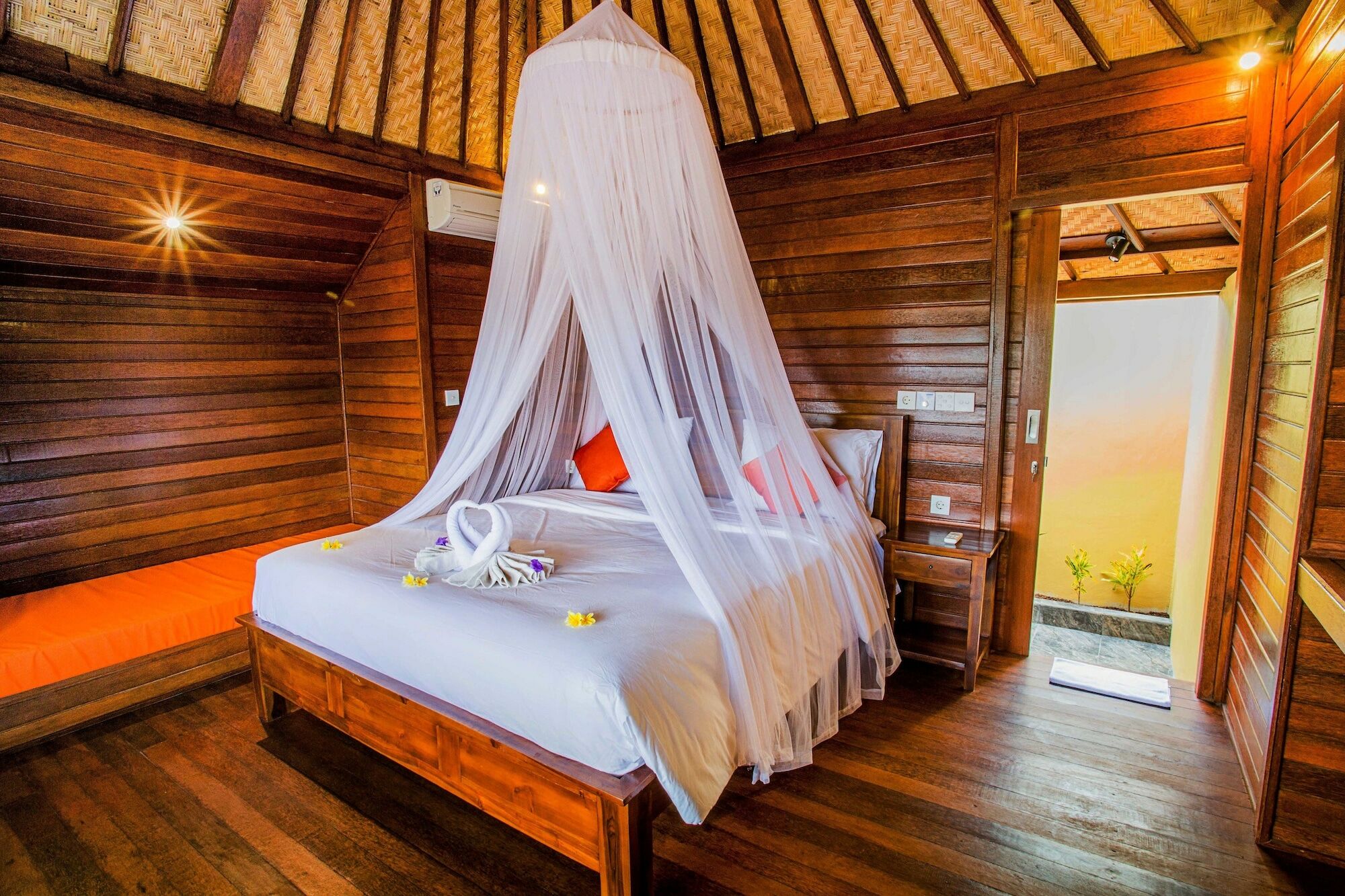 Samanta Huts Hotel Nusa Lembongan  Ngoại thất bức ảnh